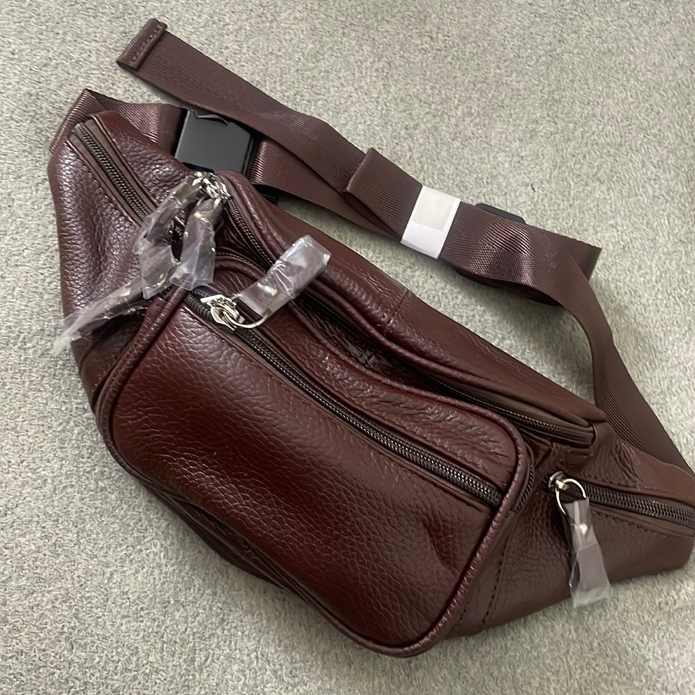 - BROWN Leather Fanny WAIST  Pack BAG  *NEW
New and never used